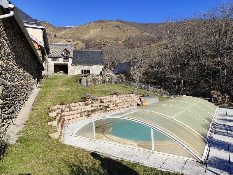 Maison - 640 m² - 15 pièces