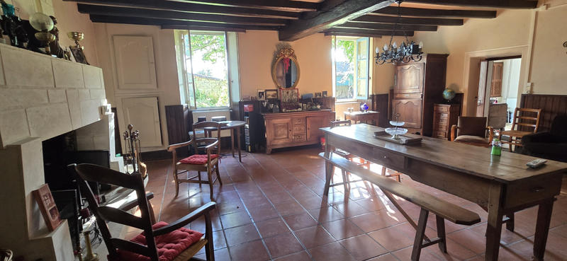 Maison - 562 m² - 19 pièces