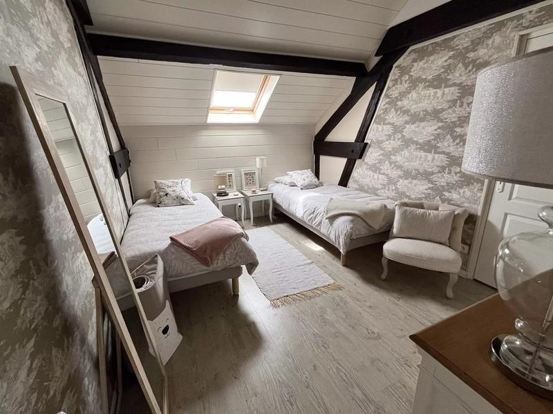 Maison - 220 m² - 9 pièces