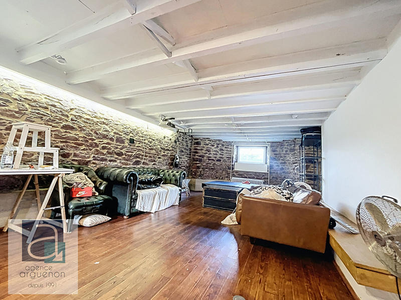 Maison - 220 m² - 7 pièces