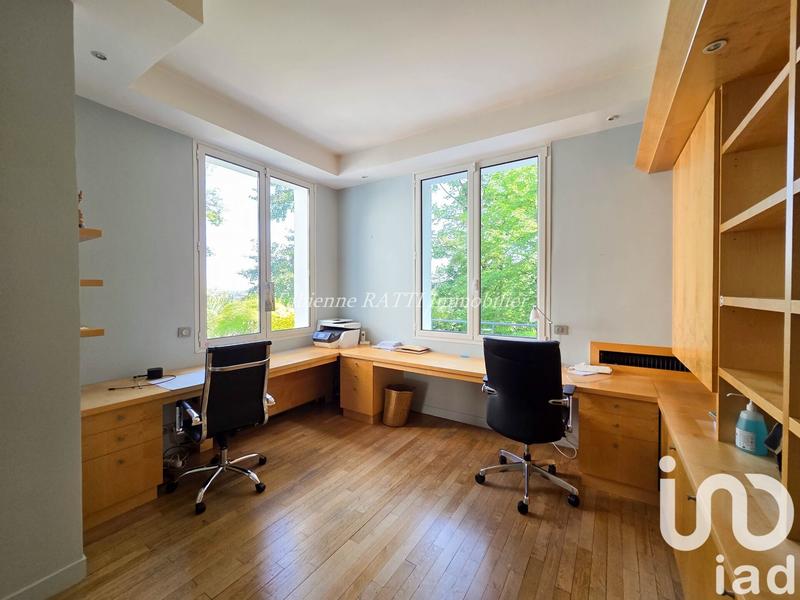 Maison - 410 m² - 9 pièces