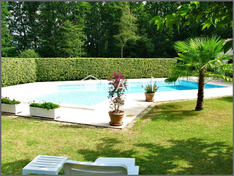 Maison - 288 m² - 10 pièces