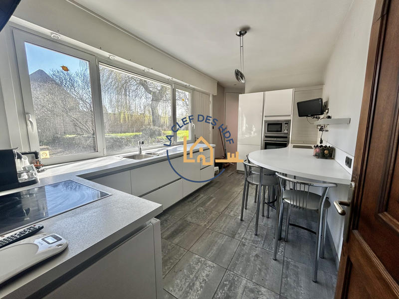 Maison - 212 m² - 5 pièces