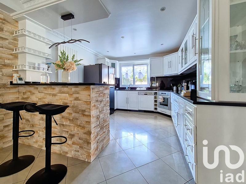 Maison - 210 m² - 7 pièces