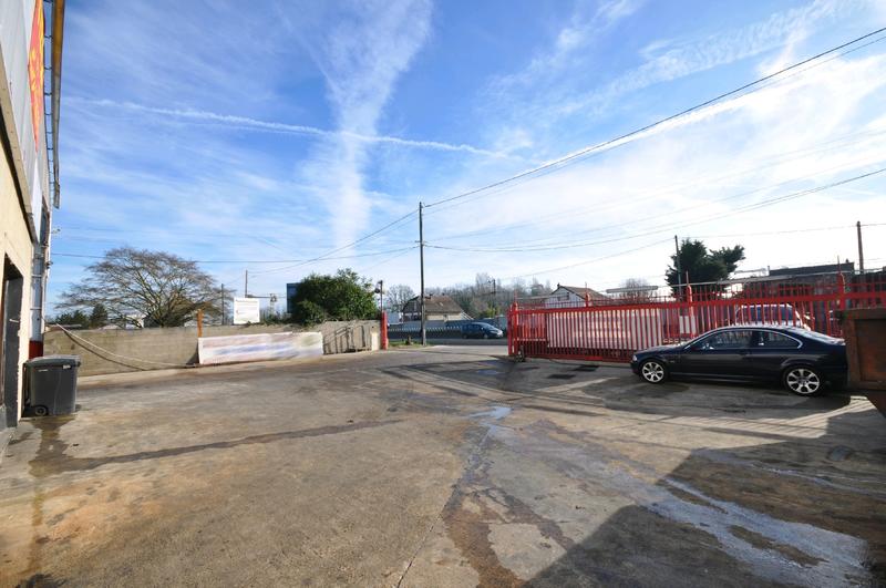 Local commercial - 193 m² - 1 pièce