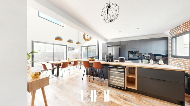 Maison - 137 m² - 5 pièces