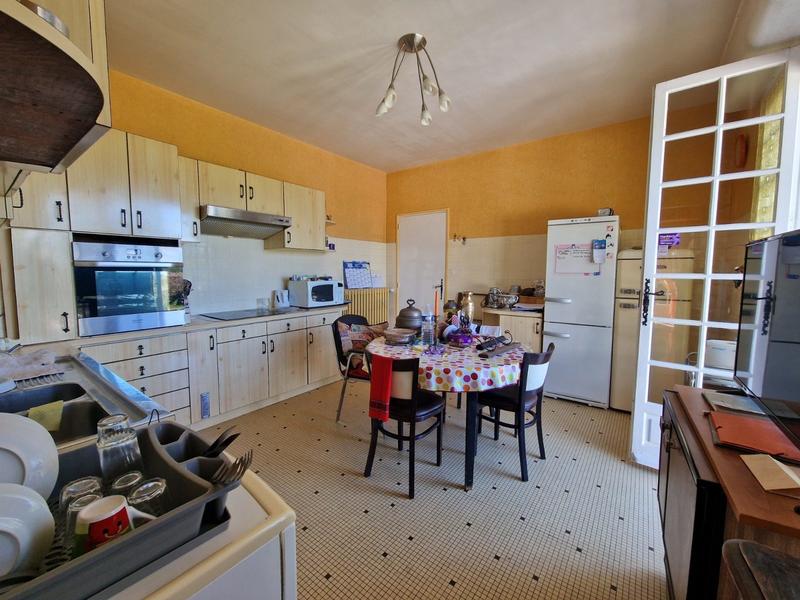 Maison - 230 m² - 9 pièces