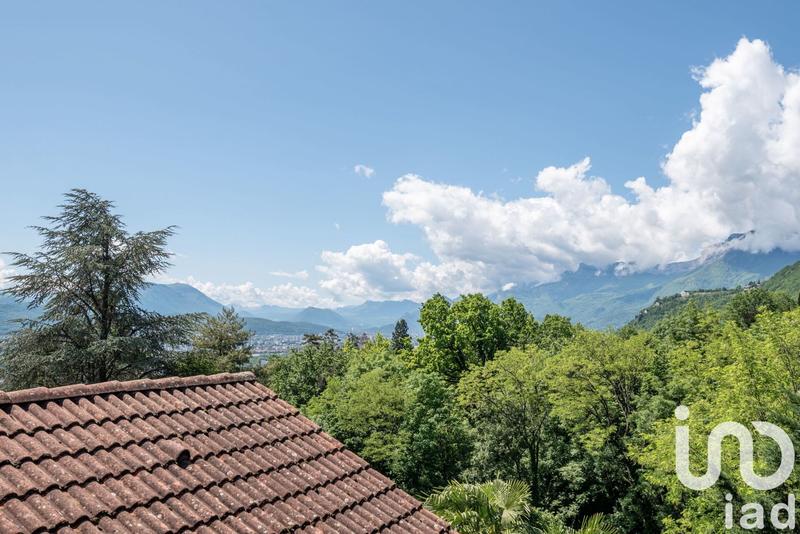 Maison - 222 m² - 7 pièces