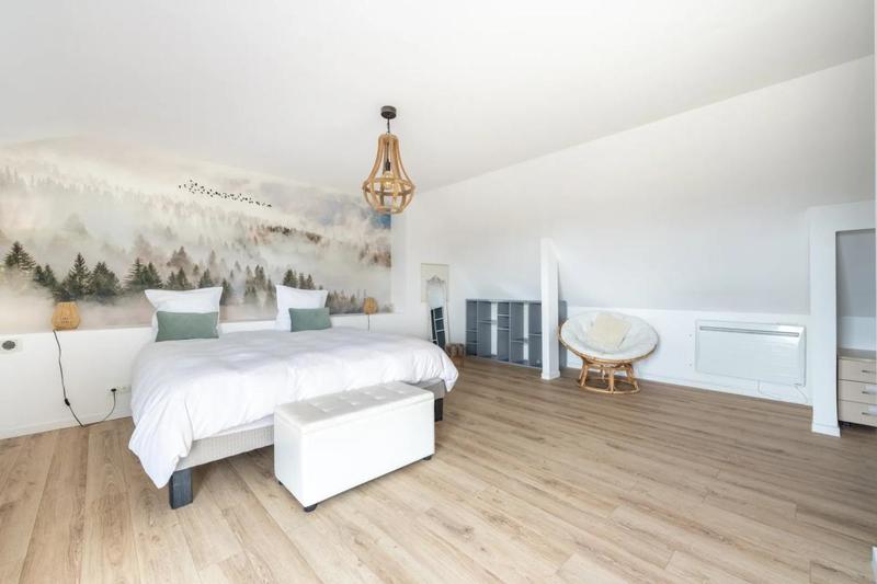 Maison - 225 m² - 8 pièces