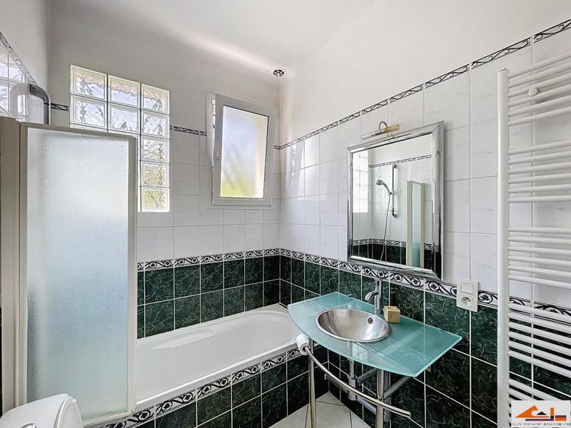 Maison - 168 m² - 7 pièces