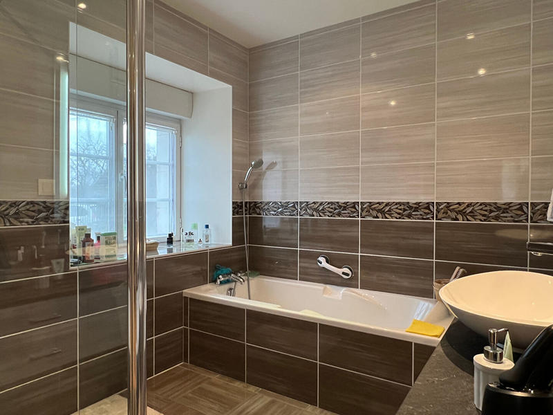 Maison - 250 m² - 8 pièces