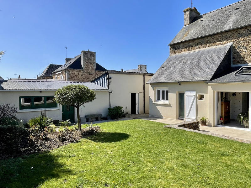 Maison - 177 m² - 8 pièces