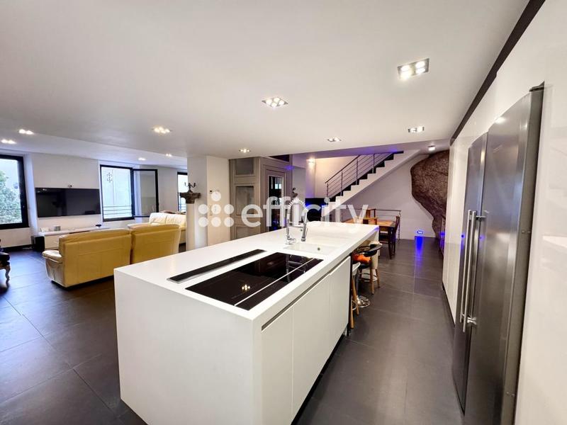 Appartement - 190 m² - 8 pièces