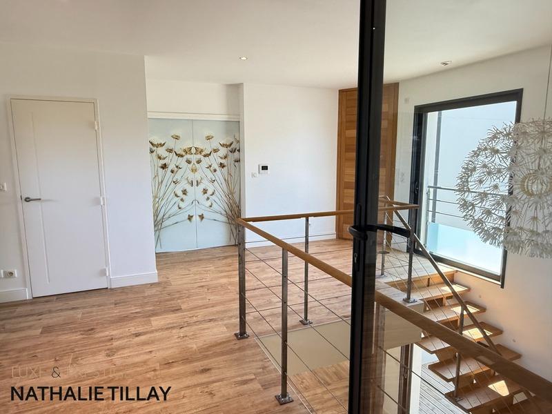 Maison - 345 m² - 9 pièces