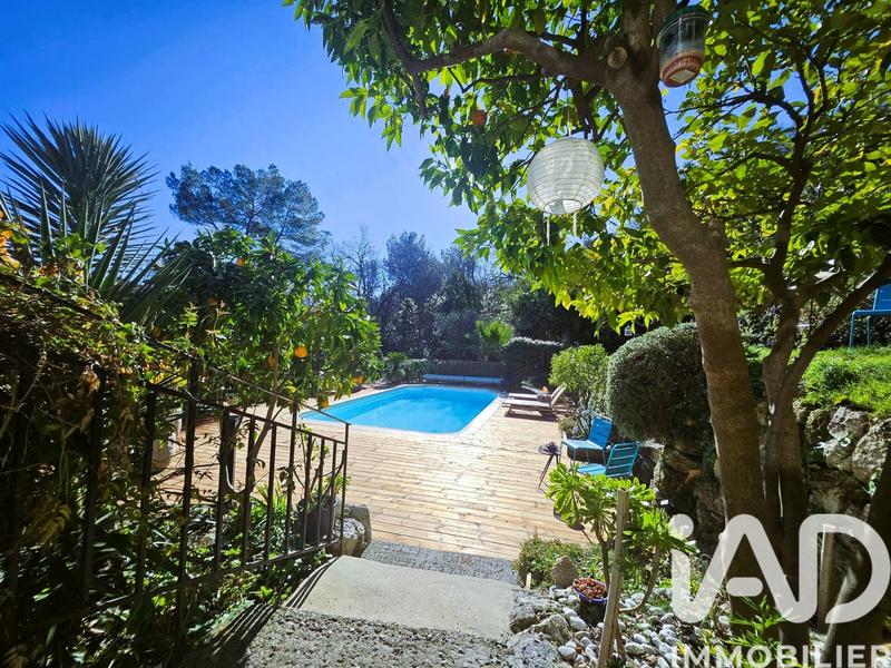 Maison - 200 m² - 11 pièces