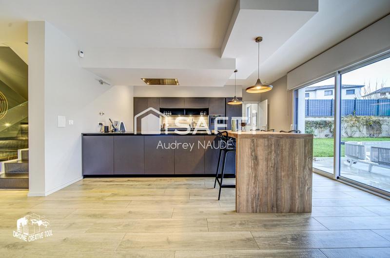 Maison - 235 m² - 8 pièces