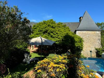 Demeure - 190 m² - 6 pièces