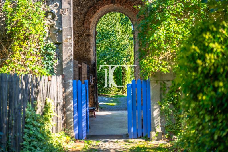 Maison - 379 m² - 19 pièces