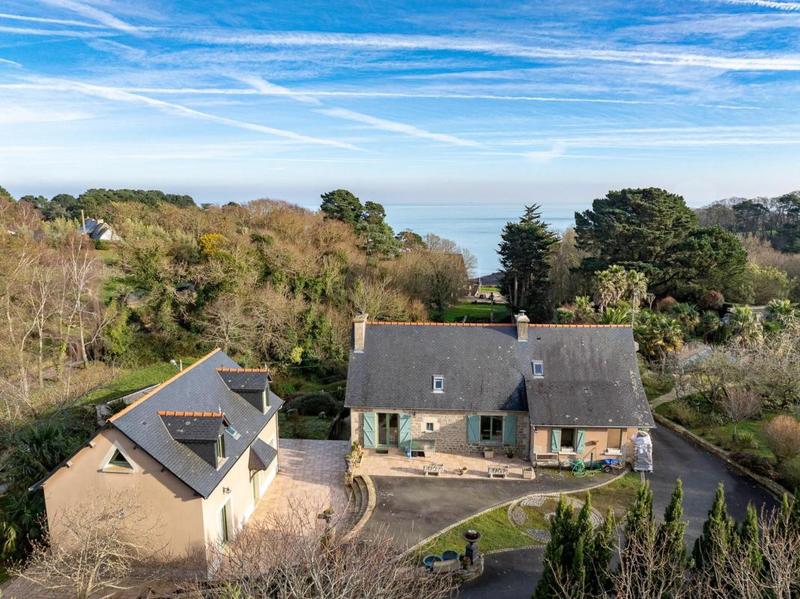 Maison - 254 m² - 11 pièces