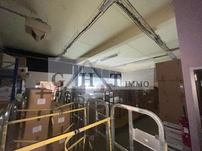 Entrepôt - 698 m²