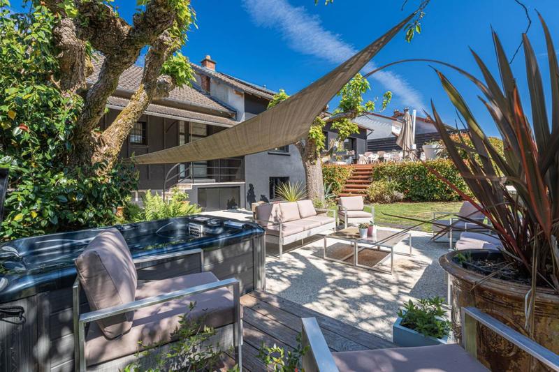 Maison - 271 m² - 8 pièces