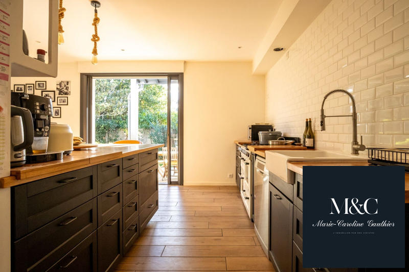 Maison traditionnelle - 223 m² - 7 pièces