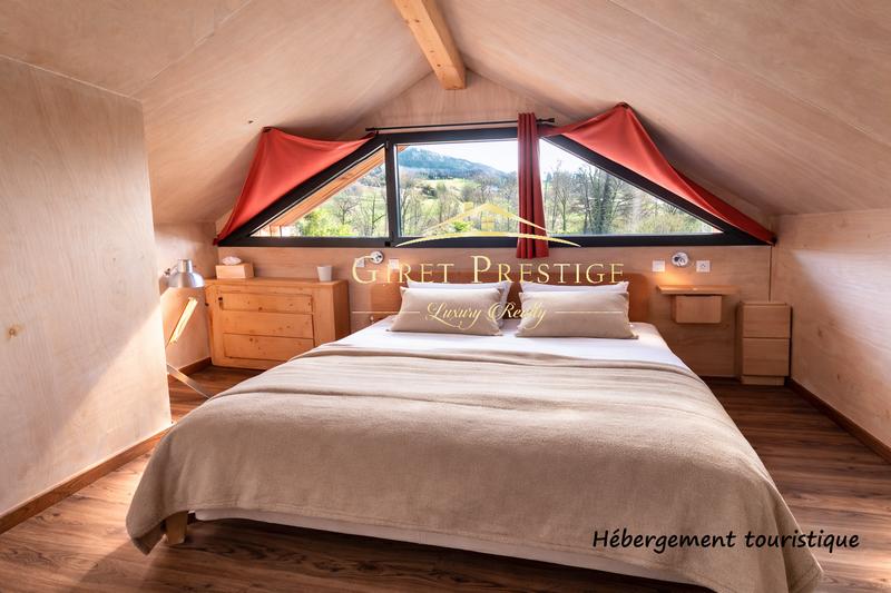 Propriété - 260 m² - 16 pièces