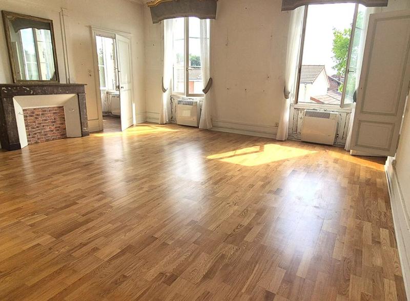 Maison - 396 m² - 16 pièces