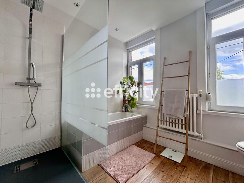 Maison - 200 m² - 8 pièces