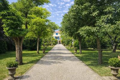 Maison - 237 m² - 9 pièces