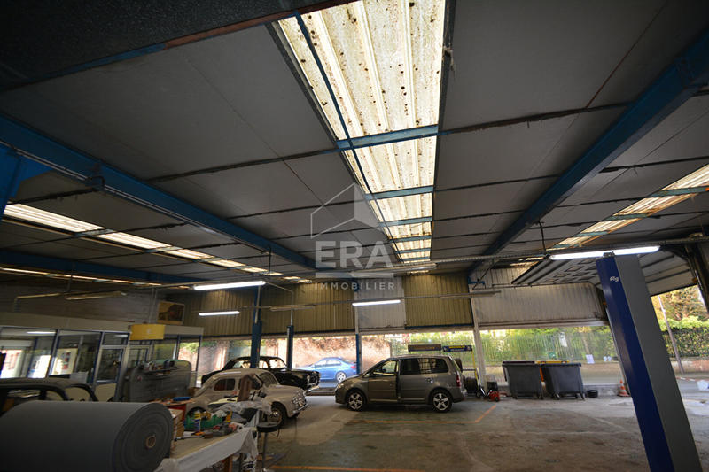 Maison - 1 000 m² - 10 pièces