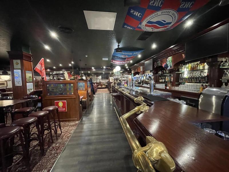 Magasins - 1 161 m² - 9 pièces