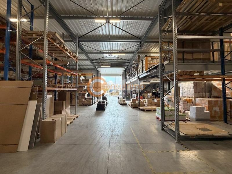 Local d'activité / Entrepôt - 750 m²