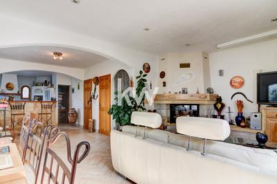 Maison traditionnelle - 140 m² - 6 pièces