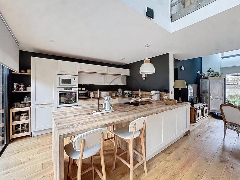 Maison - 180 m² - 7 pièces