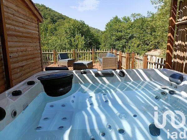 Maison - 230 m² - 16 pièces