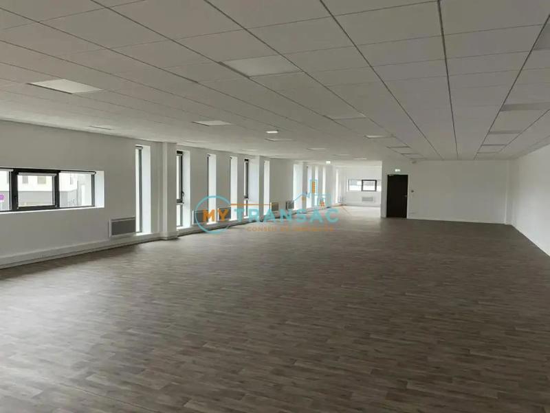 Entrepôt - 1 636 m²