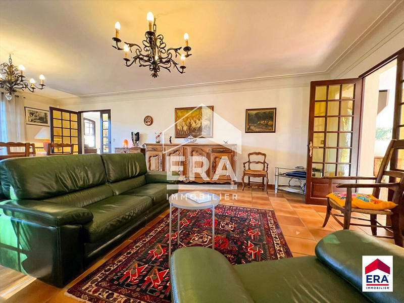 Maison - 222 m² - 6 pièces