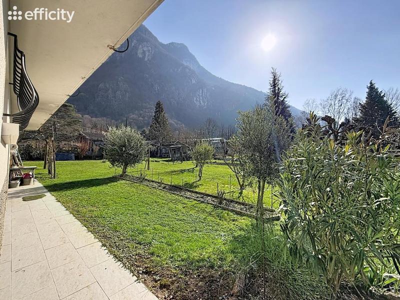 Pavillon - 226 m² - 6 pièces