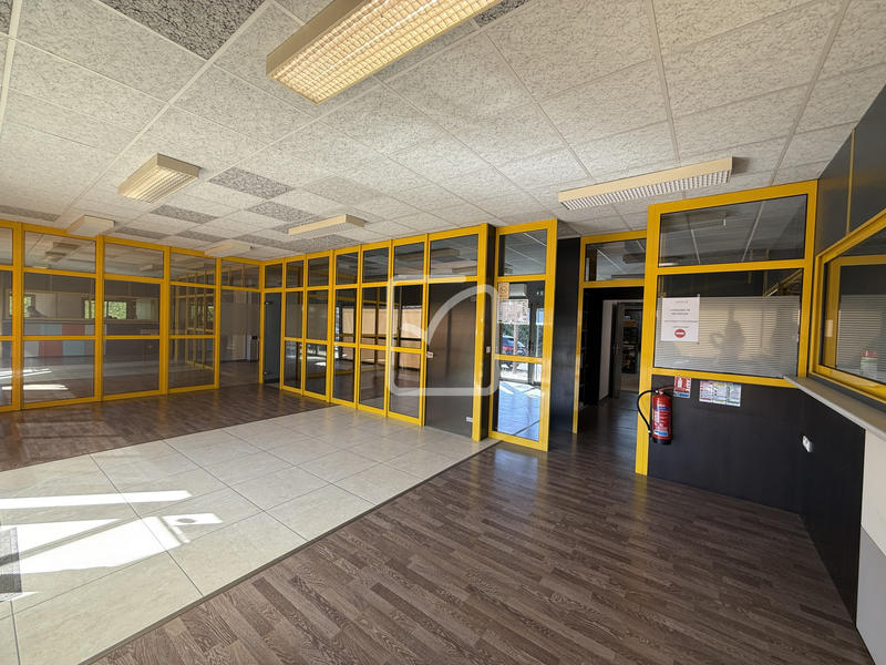 Local commercial - 658 m² - 8 pièces