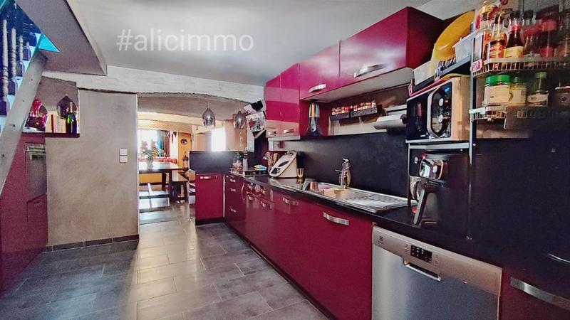 Maison - 300 m² - 6 pièces