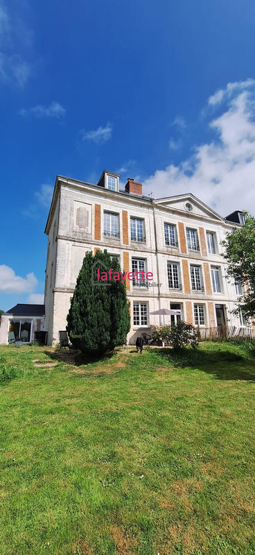 Maison - 297 m² - 10 pièces