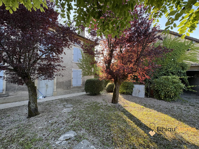 Maison - 218 m² - 10 pièces