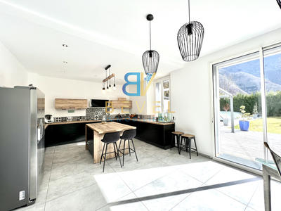 Propriété - 446 m² - 12 pièces