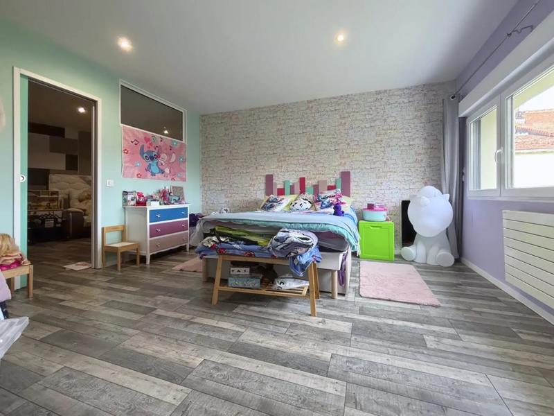 Maison - 241 m² - 8 pièces