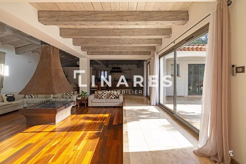 Maison - 360 m² - 5 pièces