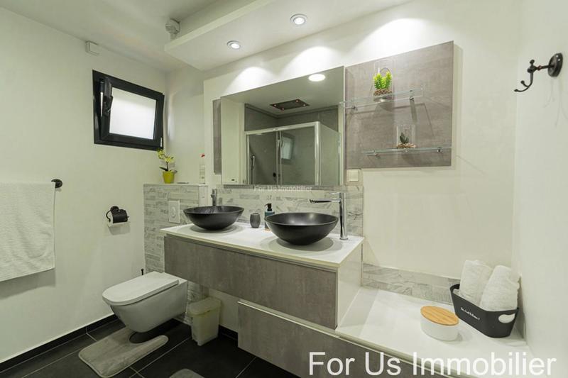 Villa - 271 m² - 8 pièces