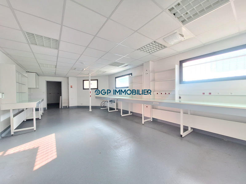 Local d'activités - 207 m²