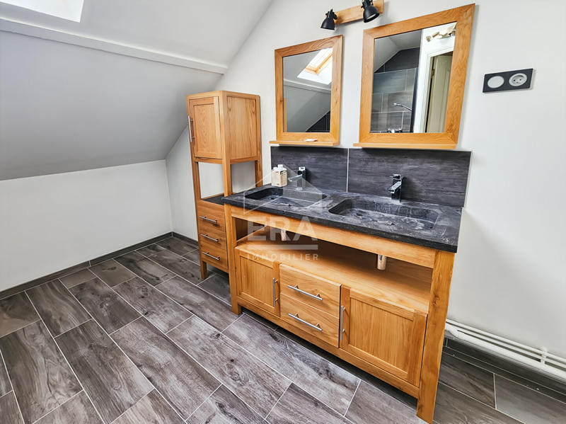 Maison - 175 m² - 10 pièces