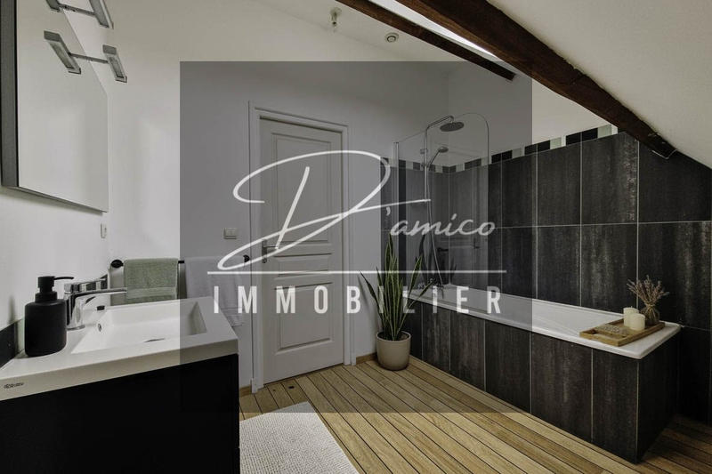 Maison - 142 m² - 12 pièces